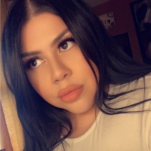 Meet your Posher, Claudia